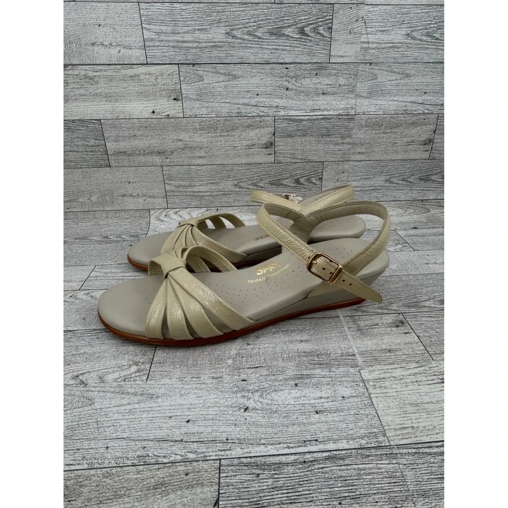 SAS Tripad Comfort Womens 7.5 M Cream‎ Patent Leather Wedge Sandals Made in USA